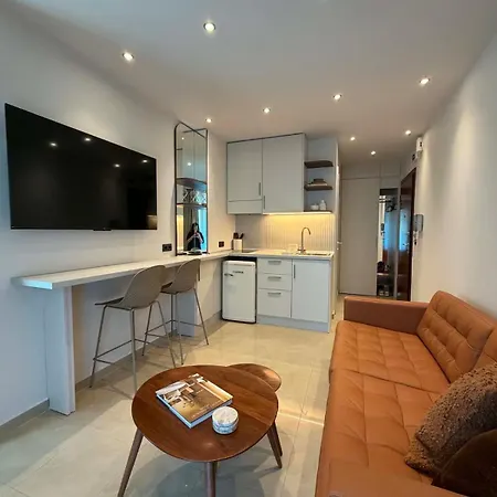 Modern With Free Private Parking Near Metro *